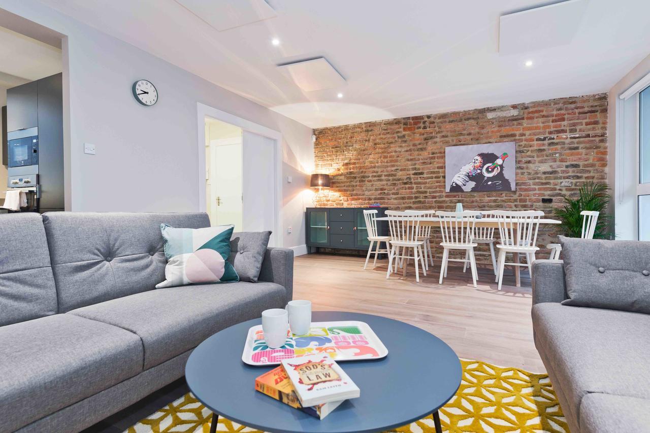 Temple Bar Crown Square Apartments 더블린 외부 사진