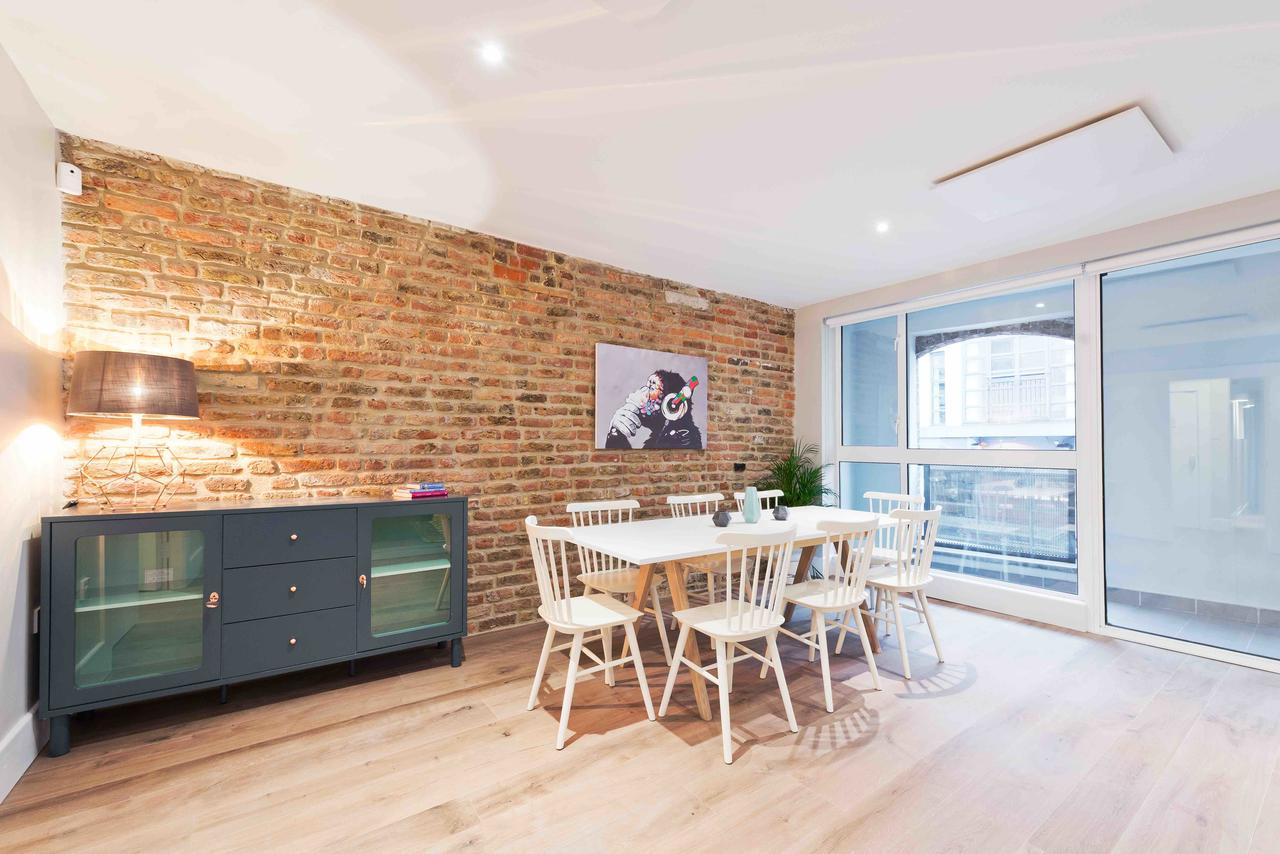 Temple Bar Crown Square Apartments 더블린 외부 사진