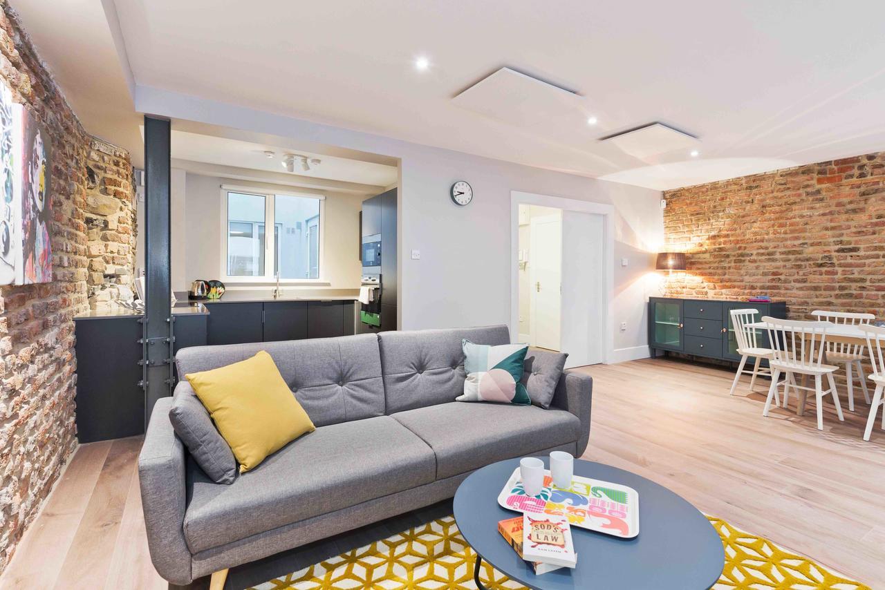Temple Bar Crown Square Apartments 더블린 외부 사진